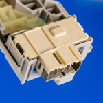 Замок двери (люка) для вертикальной стиральной машины Electrolux 1462229228, оригинал (1462229228)